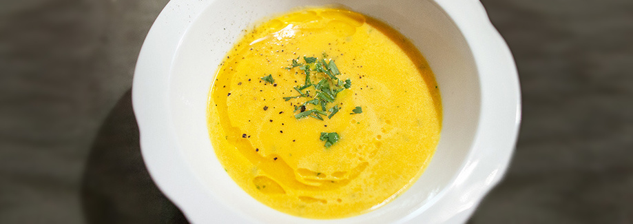 Carrot cream soup with ginger and apricot seed oil - Pödör