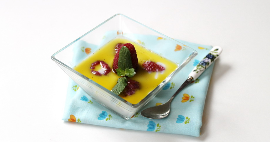 Raspberry panna cotta with pistachio oil - Pödör