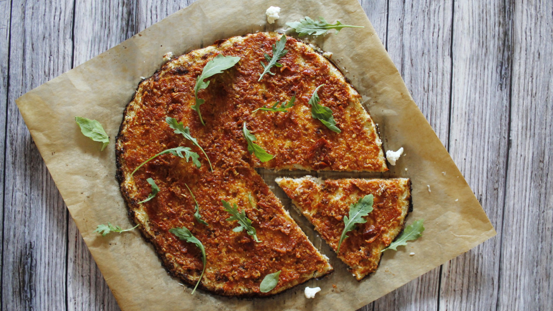 Cauliflower pizza with dried tomato sauce recipe - Pödör