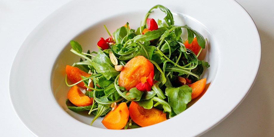 Rucola salad with Pödör apricot seed oil and Pödör apricot fruit vinegar - Pödör