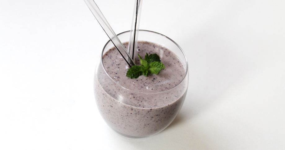 Áfonyás smoothie mákolajjal recept