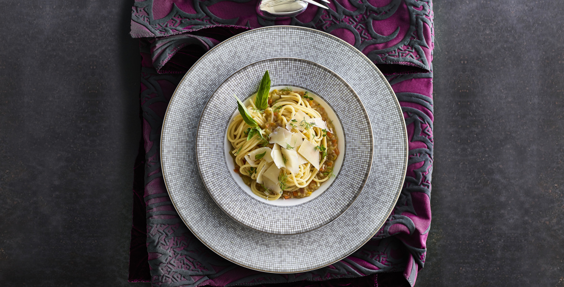 Spaghetti Bolognese with Mediterranean green herb mustard - Pödör