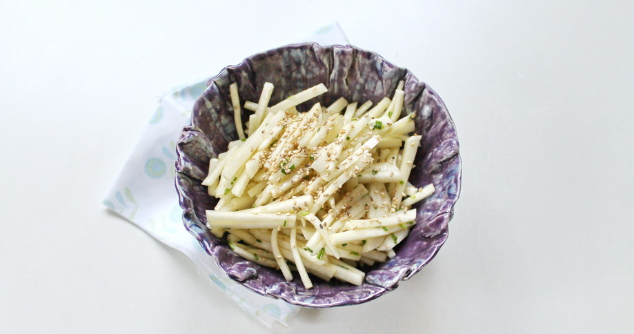 White summer radish salad with beer vinegar vinaigrette - Pödör