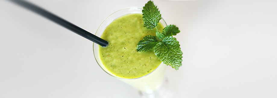 Spinach smoothie with Pödör camelina and apricot seed oils - Pödör