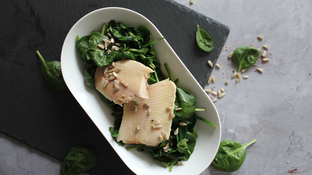Lukewarm spinach salad with smoked trout - Pödör
